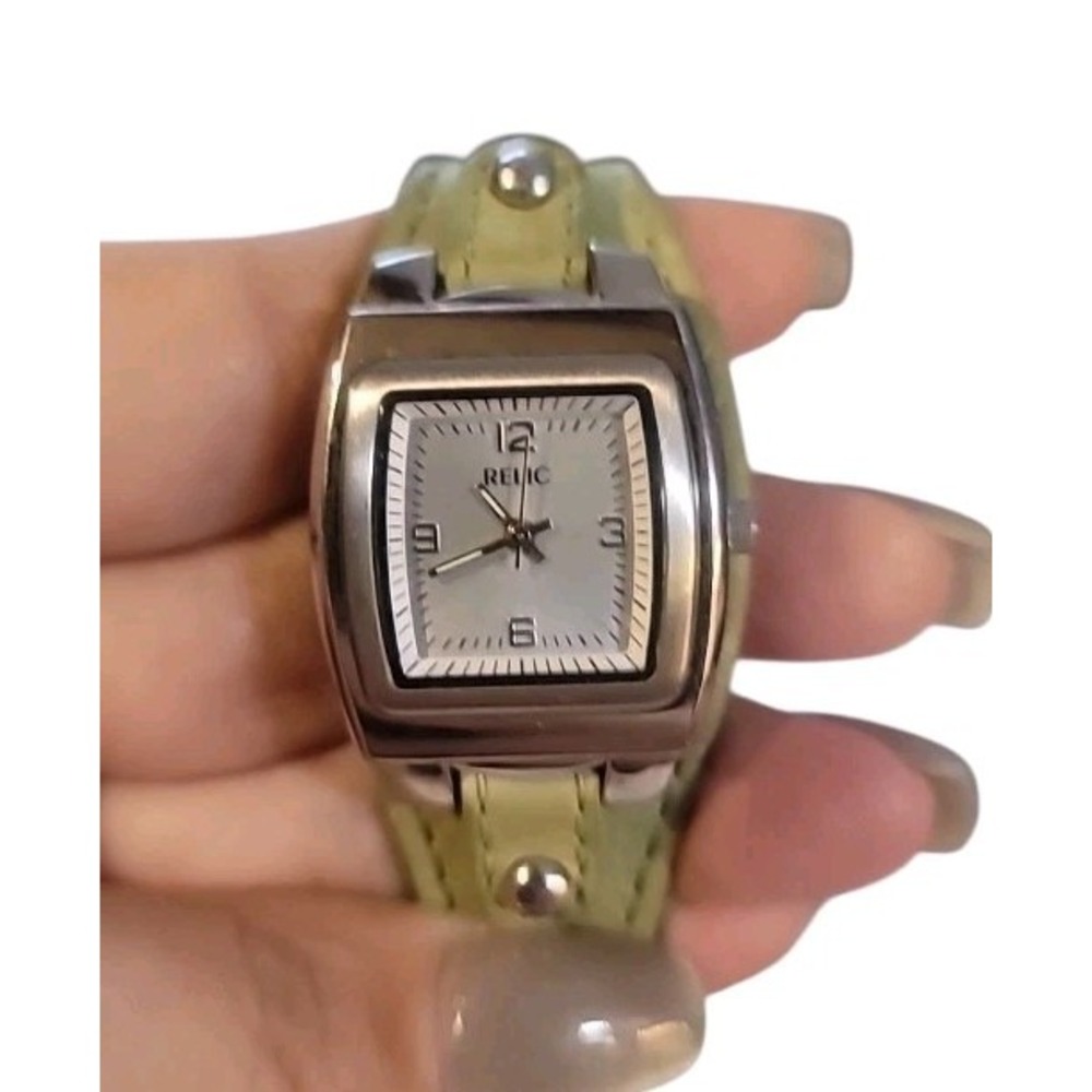 Relic by Fossil Womens Cuff Watch Lime Green Leather Square Silver Tone ZR15339‎